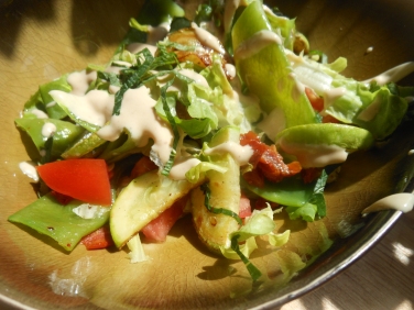 Salat mit Tahini Dressing